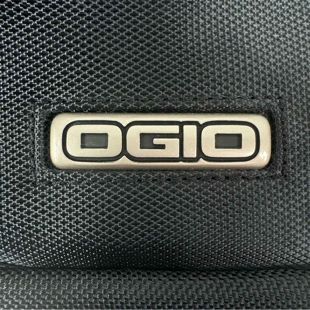 NWT Ogio Voyager Messenger Bag checkpoint friendly laptop sleeve luggage sleeve
